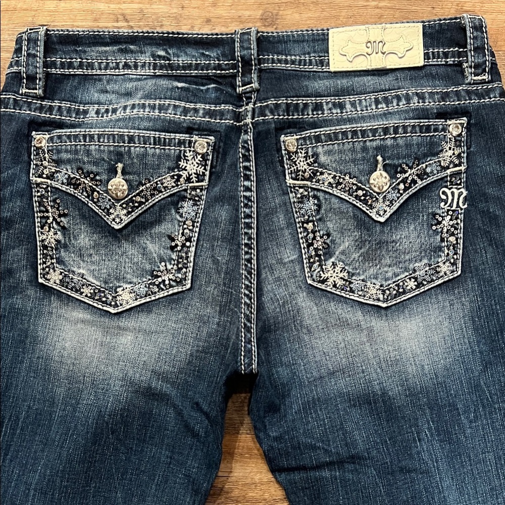 Miss Me Hailey Skinny Jeans size 31 Rhinestone Snowflakes